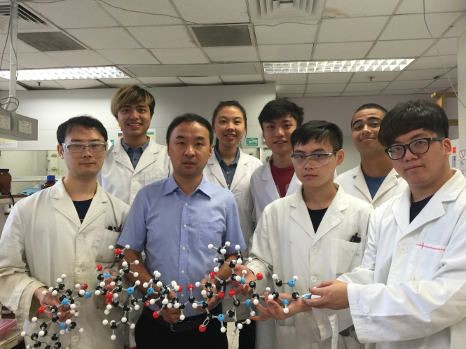 Dr Xuechen Li (second from the left in the first row) and his teixobactin project-team at HKU Department of Chemistry, including 3 Ph.D students and 4 undergraduate students.